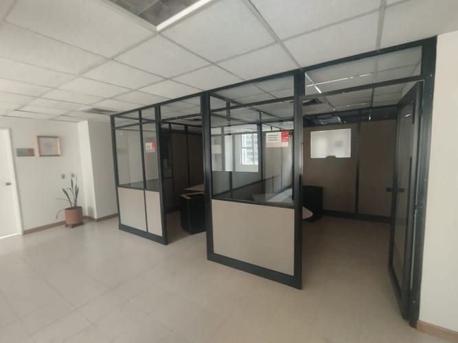 Oficina en arriendo en La Candelaria, Medellín, 411 m² · foto 6 de 18