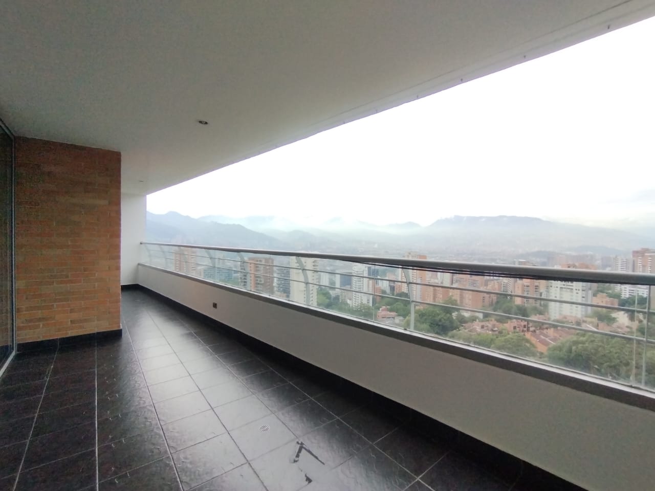 Apartamento en arriendo en El Poblado, Medellín · foto 2 de 20
