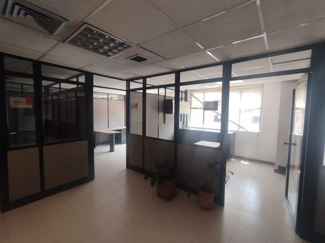 Oficina en arriendo en La Candelaria, Medellín, 411 m² · foto 10 de 18