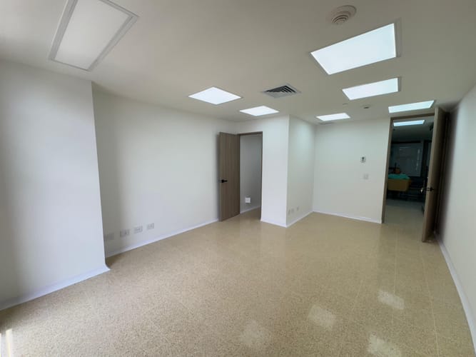 Consultorio en arriendo en El Poblado, Medellín, 34 m² · foto 2 de 8
