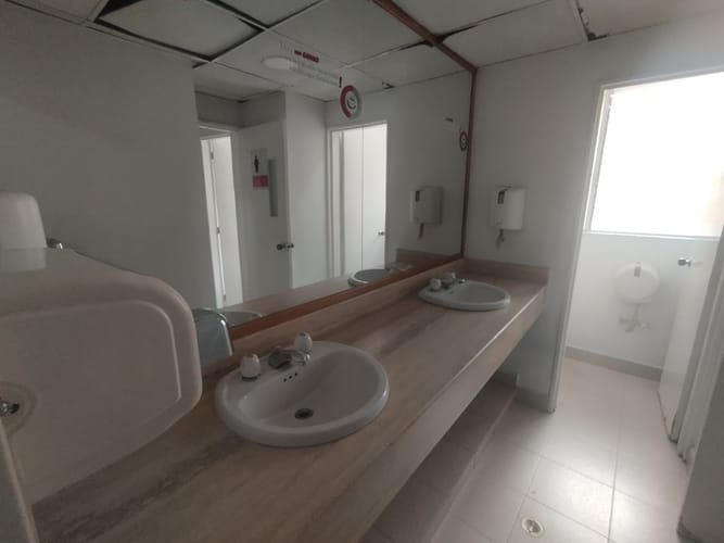 Oficina en arriendo en La Candelaria, Medellín, 411 m² · foto 16 de 18