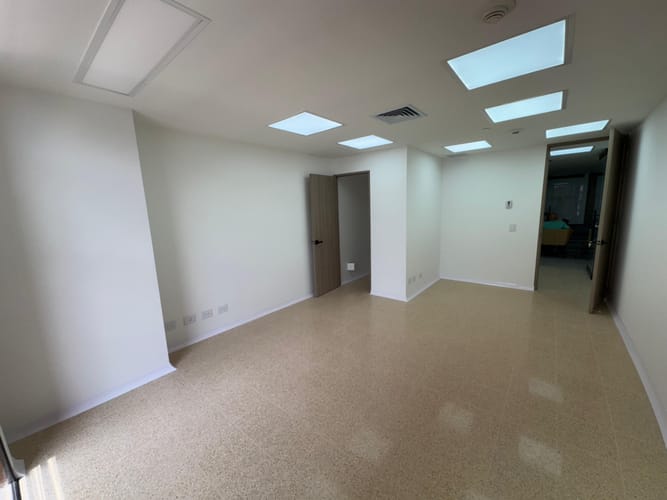 Consultorio en arriendo en El Poblado, Medellín, 34 m² · foto 5 de 8