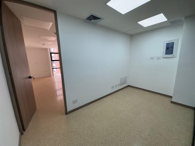 Consultorio en arriendo en El Poblado, Medellín, 34 m² · foto 7 de 8