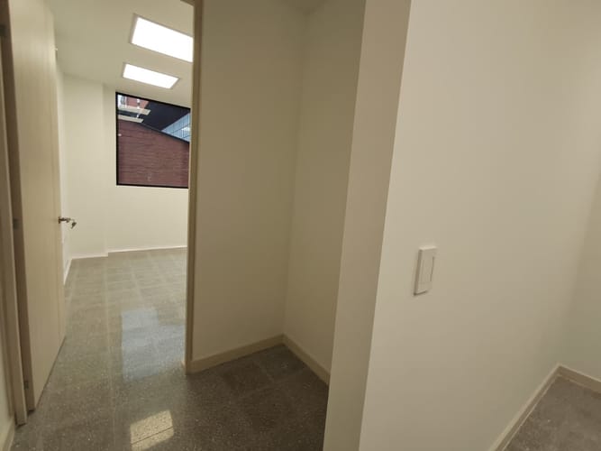 Oficina en arriendo en Laureles, Medellín, 30 m² · foto 2 de 20