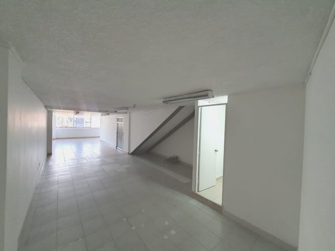 Bodega en arriendo en Cristo Rey, Medellín, 218 m² · foto 4 de 10