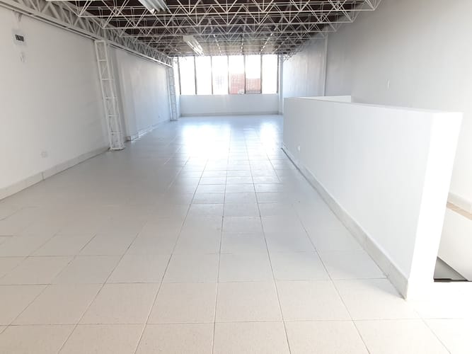Bodega en arriendo en Cristo Rey, Medellín, 218 m² · foto 10 de 10