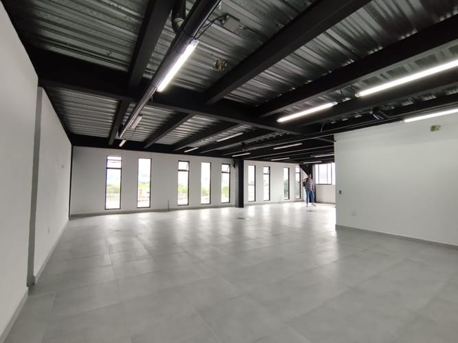 Bodega en arriendo en Laureles, Medellín, 120 m² · foto 3 de 10