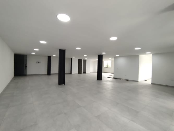 Bodega en arriendo en Laureles, Medellín, 120 m² · foto 7 de 10