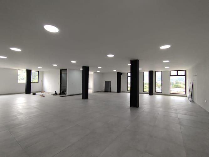 Bodega en arriendo en Laureles, Medellín, 120 m² · foto 8 de 10