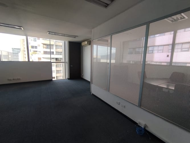 Oficina en arriendo en Los Balsos, Medellín, 87 m² · foto 2 de 12