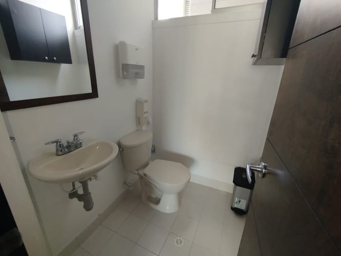 Oficina en arriendo en Los Balsos, Medellín, 87 m² · foto 11 de 12