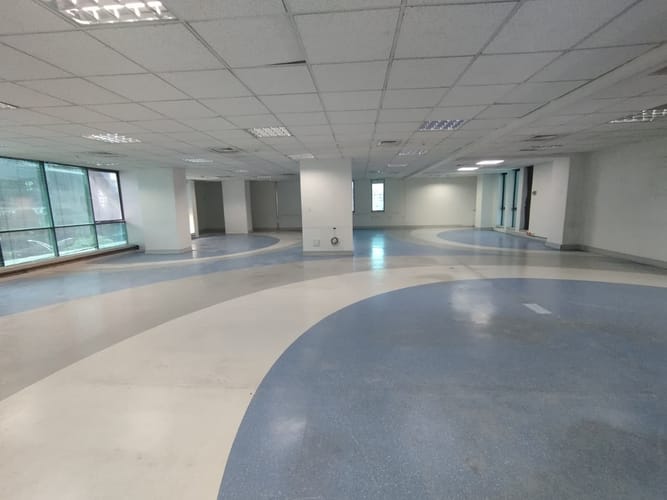 Oficina en arriendo en El Poblado, Medellín, 255 m² · foto 4 de 11