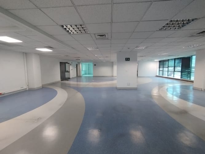 Oficina en arriendo en El Poblado, Medellín, 255 m² · foto 5 de 11