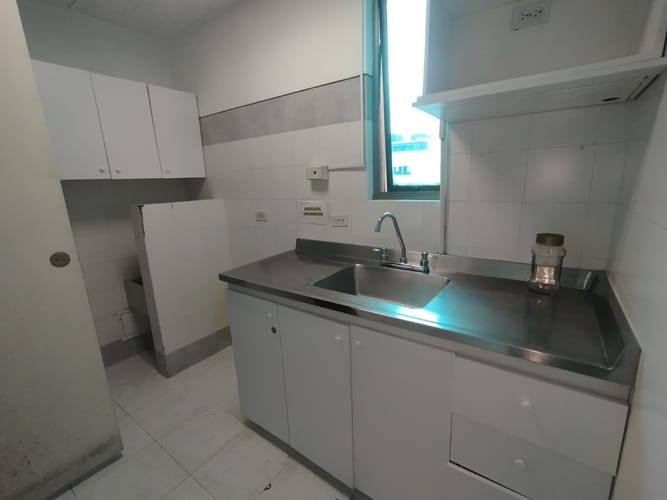 Oficina en arriendo en El Poblado, Medellín, 255 m² · foto 10 de 11