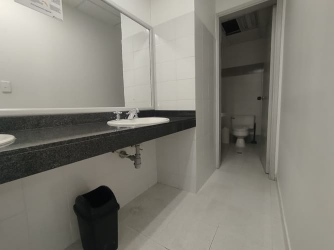 Oficina en arriendo en El Poblado, Medellín, 255 m² · foto 11 de 11