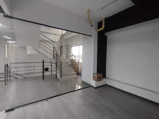 Local en arriendo en El Rincón, Medellín, 14 m² · foto 2 de 9
