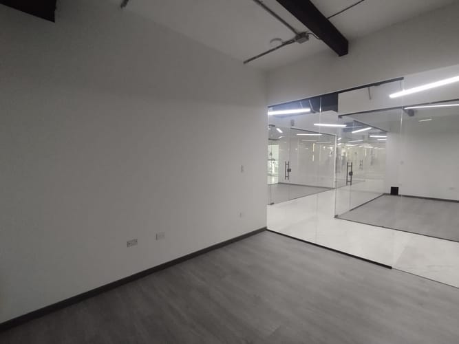 Local en arriendo en El Rincón, Medellín, 14 m² · foto 3 de 9