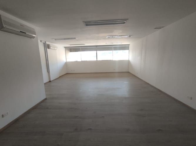 Oficina en arriendo en Los Balsos, Medellín, 52 m² · foto 3 de 9