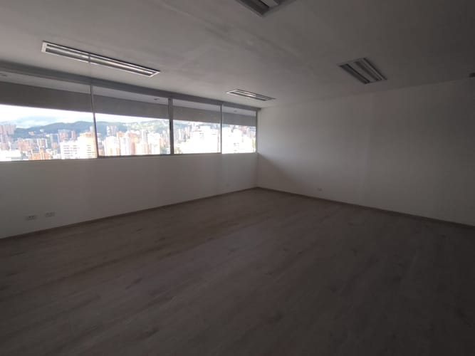 Oficina en arriendo en Los Balsos, Medellín, 52 m² · foto 5 de 9