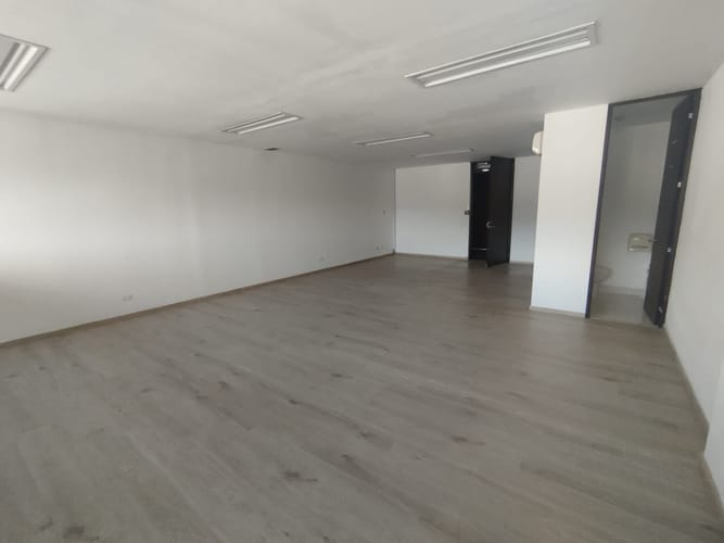 Oficina en arriendo en Los Balsos, Medellín, 52 m² · foto 6 de 9