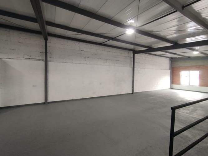 Bodega en arriendo en Cristo Rey, Medellín, 167 m² · foto 7 de 9