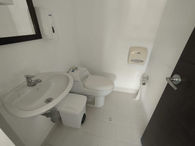 Oficina en arriendo en Los Balsos, Medellín, 52 m² · foto 8 de 9
