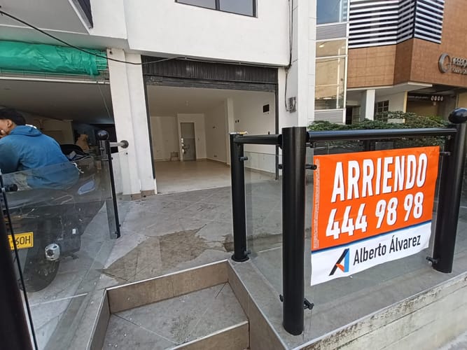 Local en arriendo en Laureles, Medellín, 27 m² · foto 2 de 14