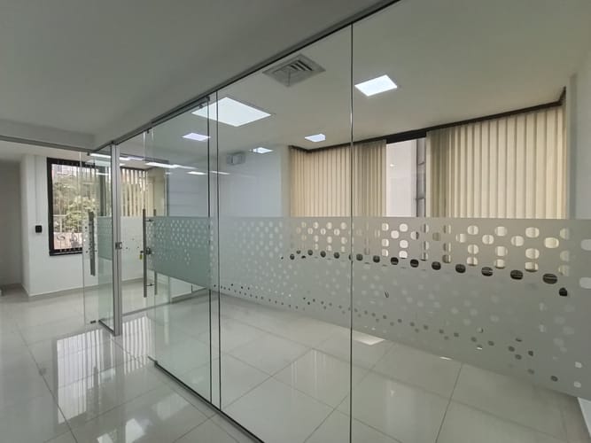 Oficina en arriendo en El Poblado, Medellín, 63 m² · foto 3 de 11