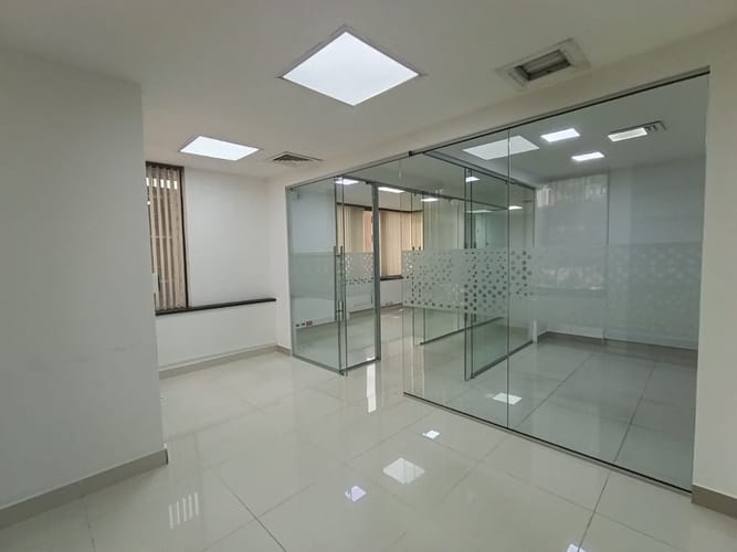 Oficina en arriendo en El Poblado, Medellín, 63 m² · foto 4 de 11