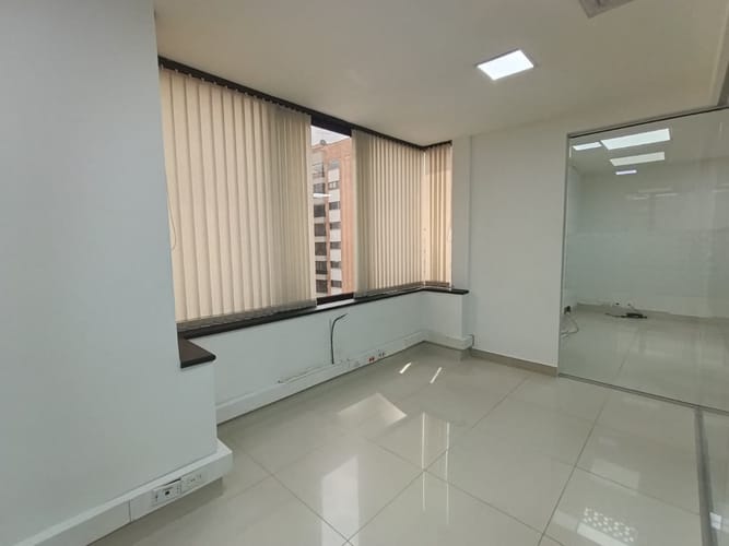Oficina en arriendo en El Poblado, Medellín, 63 m² · foto 5 de 11