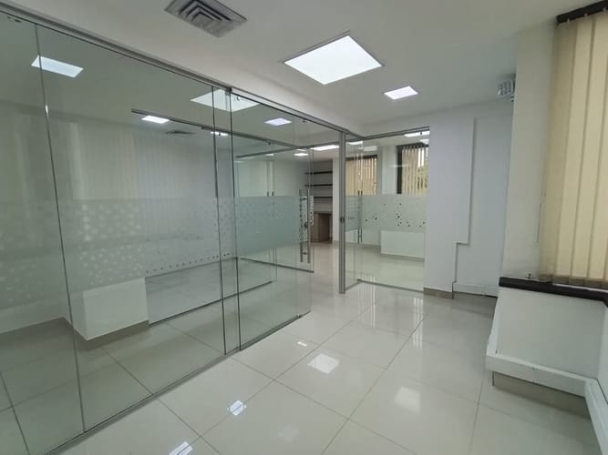 Oficina en arriendo en El Poblado, Medellín, 63 m² · foto 7 de 11