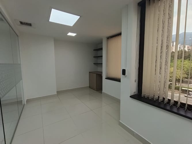 Oficina en arriendo en El Poblado, Medellín, 63 m² · foto 9 de 11
