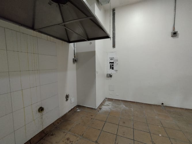 Local en arriendo en Perpetuo Socorro, Medellín, 30 m² · foto 9 de 11