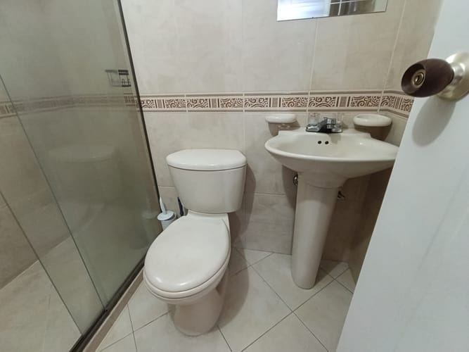 Apartamento de 3 alcobas en arriendo en Carlos E. Restrepo, Medellín, 85 m² · foto 3 de 16