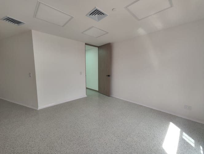 Consultorio en arriendo en El Poblado, Medellín, 33 m² · foto 7 de 8