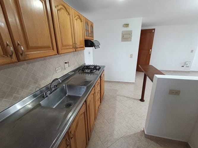 Apartamento de 3 alcobas en arriendo en Carlos E. Restrepo, Medellín, 85 m² · foto 9 de 16