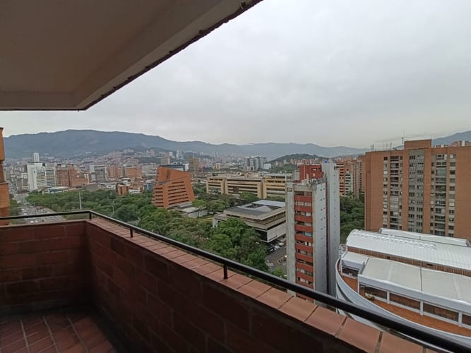 Apartamento de 3 alcobas en arriendo en Carlos E. Restrepo, Medellín, 85 m² · foto 15 de 16