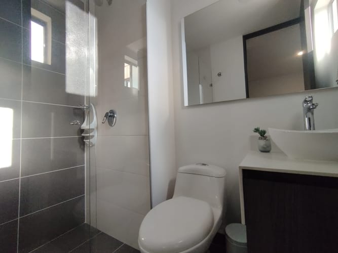 Apartamento de 3 alcobas en arriendo en El Poblado, Medellín, 78 m² · foto 4 de 19