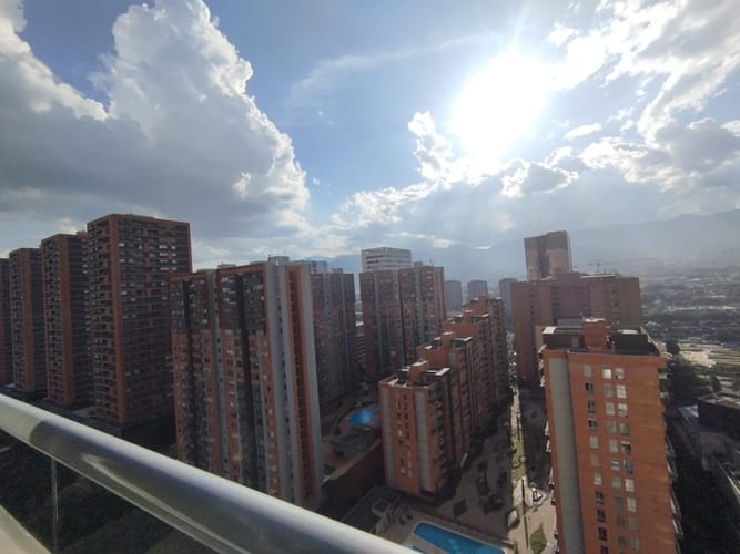 Apartamento de 3 alcobas en arriendo en El Poblado, Medellín, 78 m² · foto 12 de 19