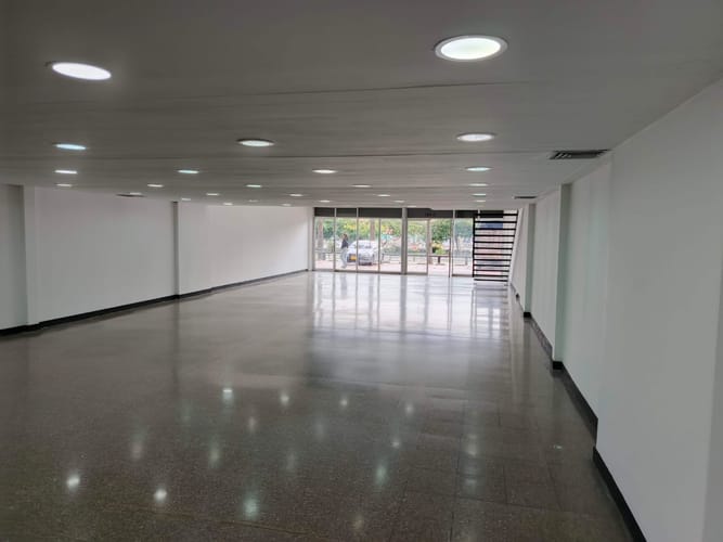 Local en arriendo en Cristo Rey, Medellín, 316 m² · foto 4 de 11