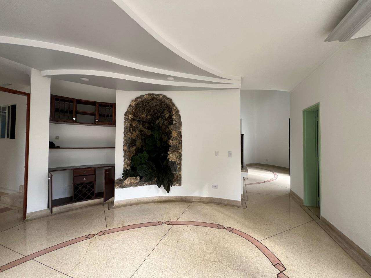Casa en arriendo en El Poblado, Medellín · foto 2 de 20