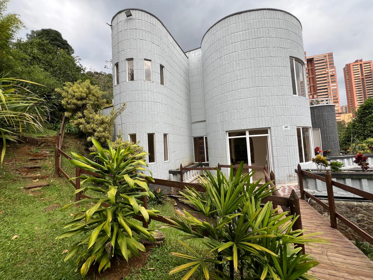 Casa en arriendo en El Poblado, Medellín · foto 4 de 20
