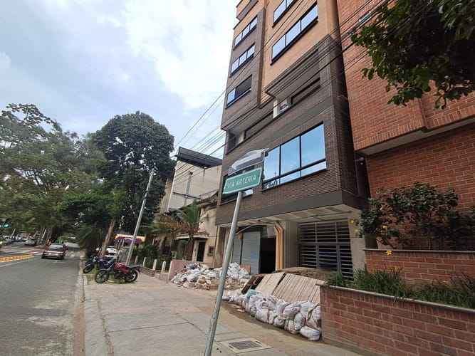 Local en arriendo en Laureles, Medellín, 52 m² · foto 2 de 8