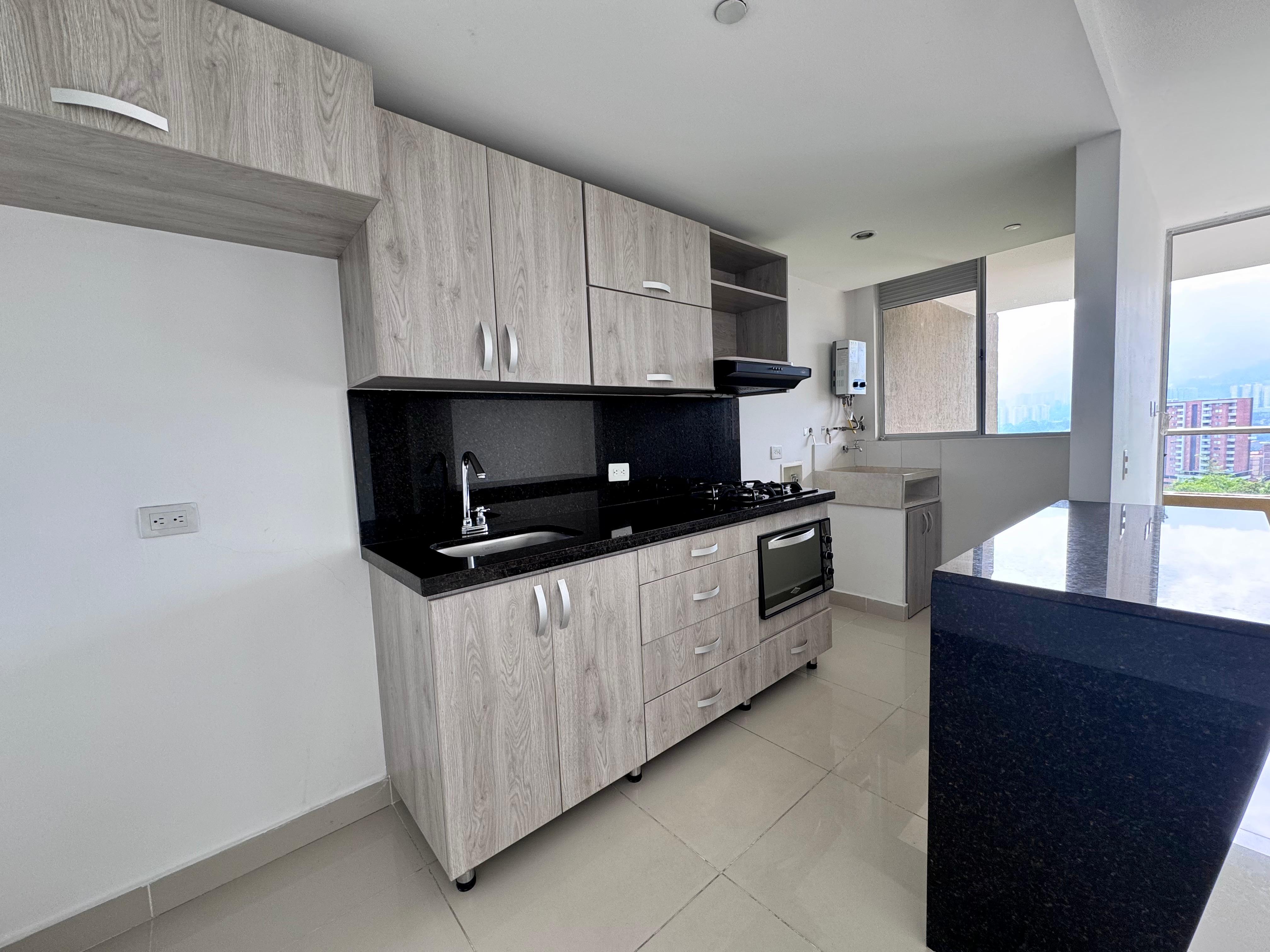 Apartamento en arriendo en Las Antillas, Envigado · foto 3 de 16