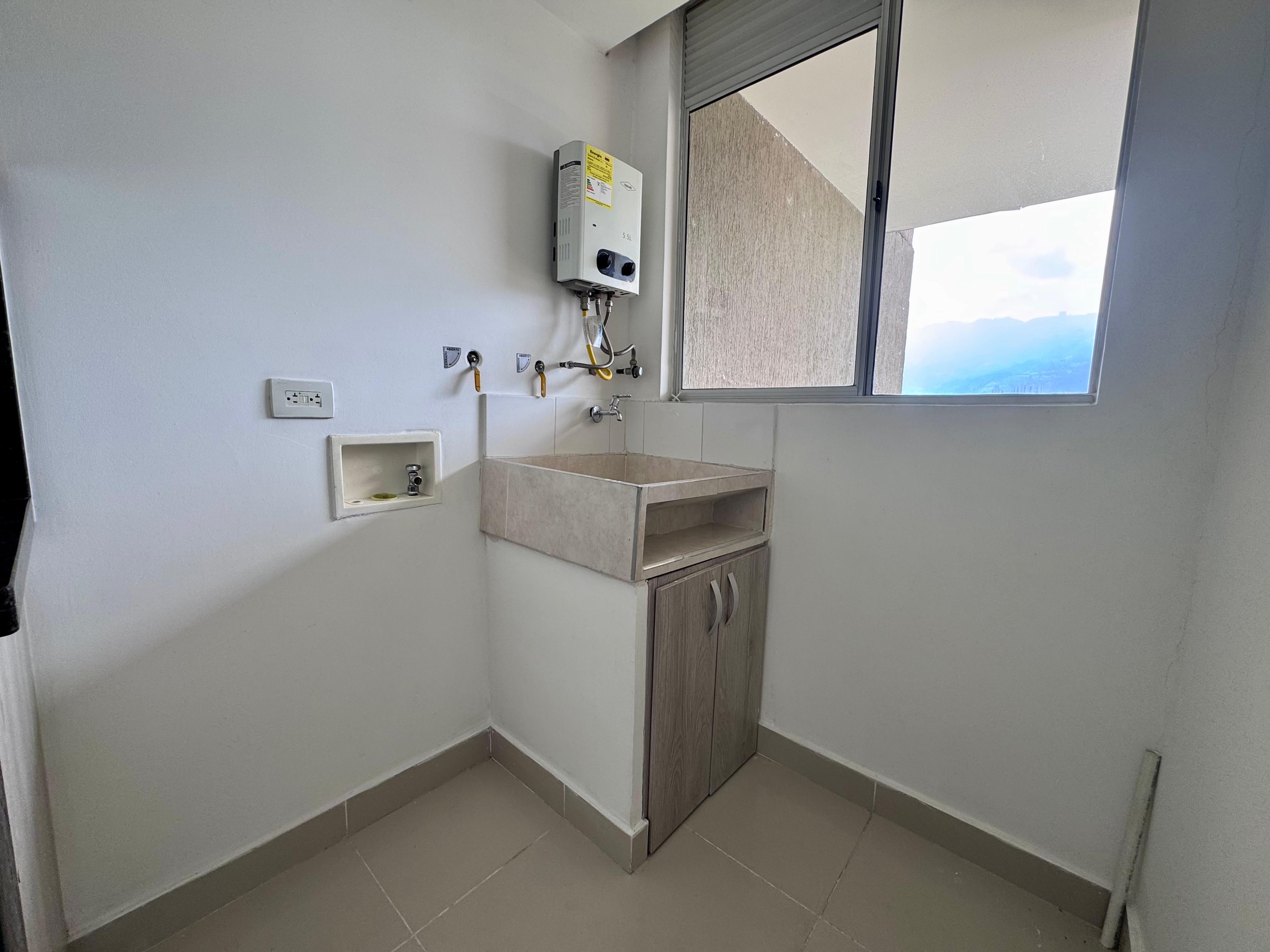Apartamento en arriendo en Las Antillas, Envigado · foto 5 de 16