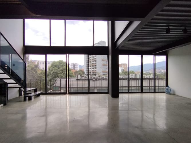 Apartamento de 1 alcoba en arriendo en El Poblado, Medellín, 121 m² · foto 2 de 11