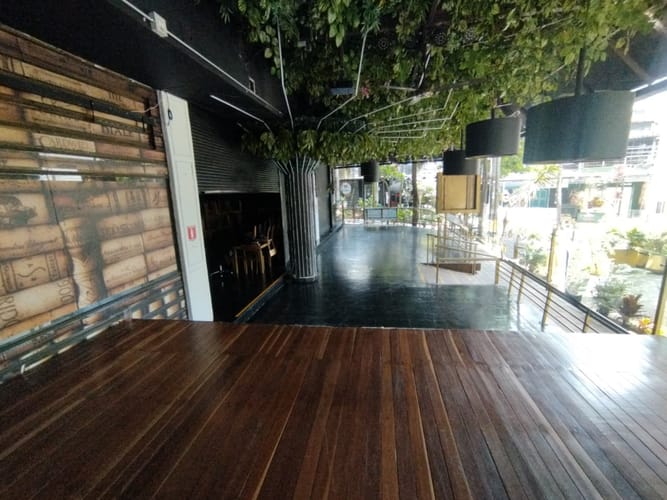 Local en arriendo en El Poblado, Medellín, 870 m² · foto 2 de 20