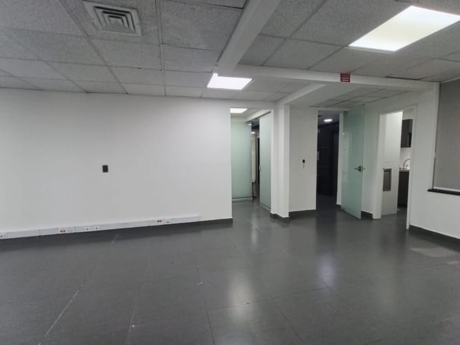 Oficina en arriendo en El Poblado, Medellín, 202 m² · foto 2 de 20