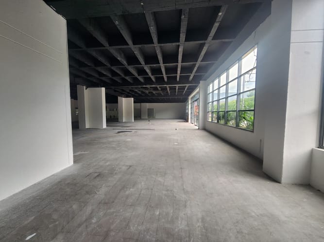 Bodega en arriendo en Laureles, Medellín, 750 m² · foto 2 de 12