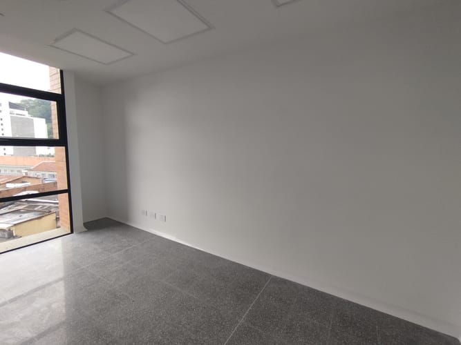 Consultorio en arriendo en El Poblado, Medellín, 37 m² · foto 2 de 8